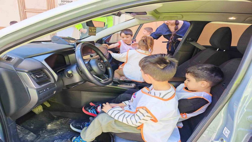 Karacabey&rsquo;de anaokulundan s&uuml;r&uuml;c&uuml;lere kadar trafik eğitimi
