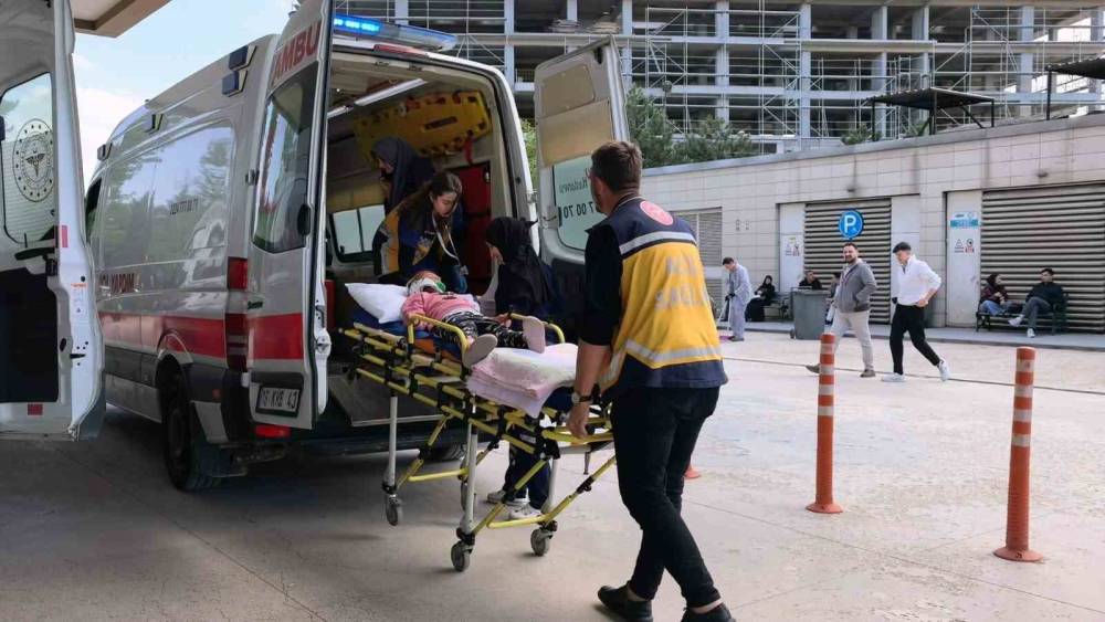 Balkonda başına mermer d&uuml;şen &ccedil;ocuk ağır yaralandı
