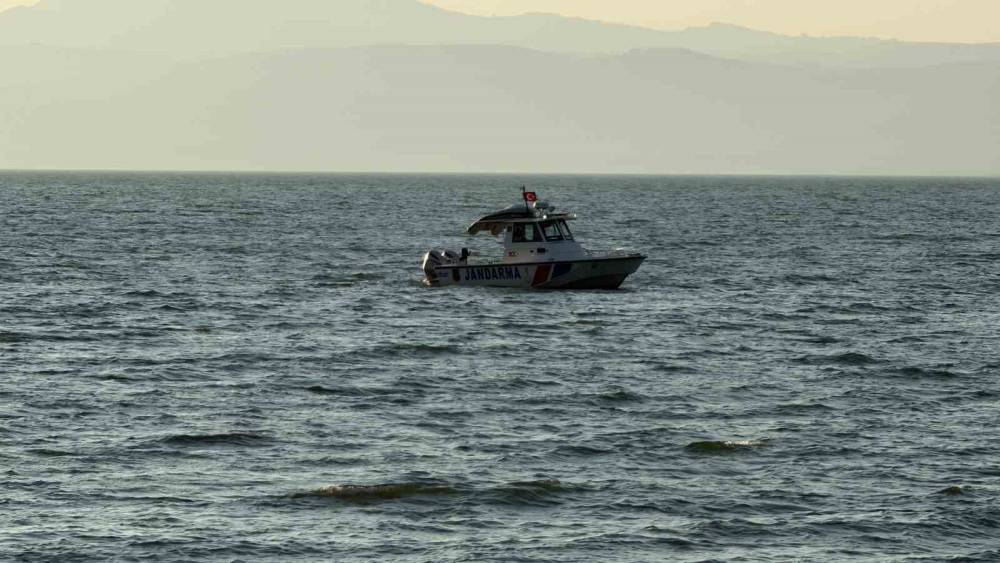 İznik G&ouml;l&uuml;&rsquo;nde akıntıya kapılan emekli polis hayatını kaybetti, oğlu kurtarıldı
