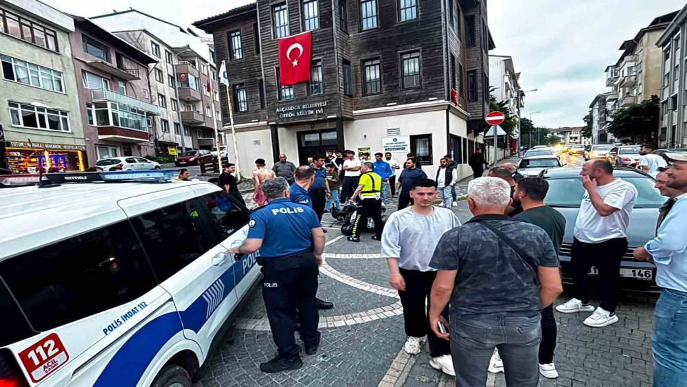 Polisin dur ihtarına uymadı, ara&ccedil;lara &ccedil;arpınca yakalandı
