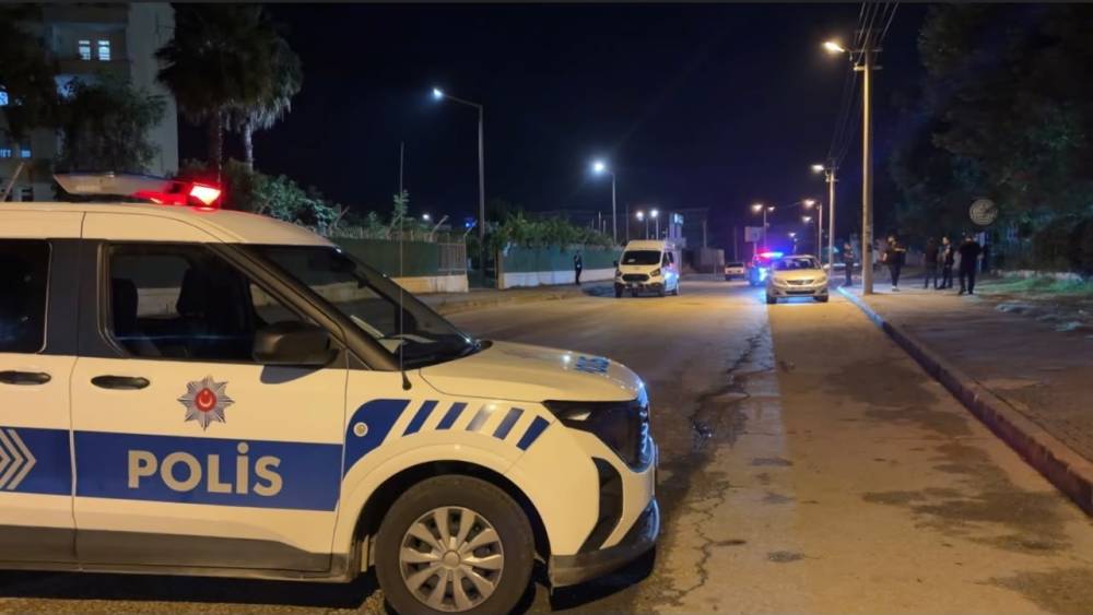 D&uuml;ğ&uuml;nde başlayan tartışma silahlı kavgaya d&ouml;n&uuml;şt&uuml;: 1 &ouml;l&uuml;, 6 yaralı
