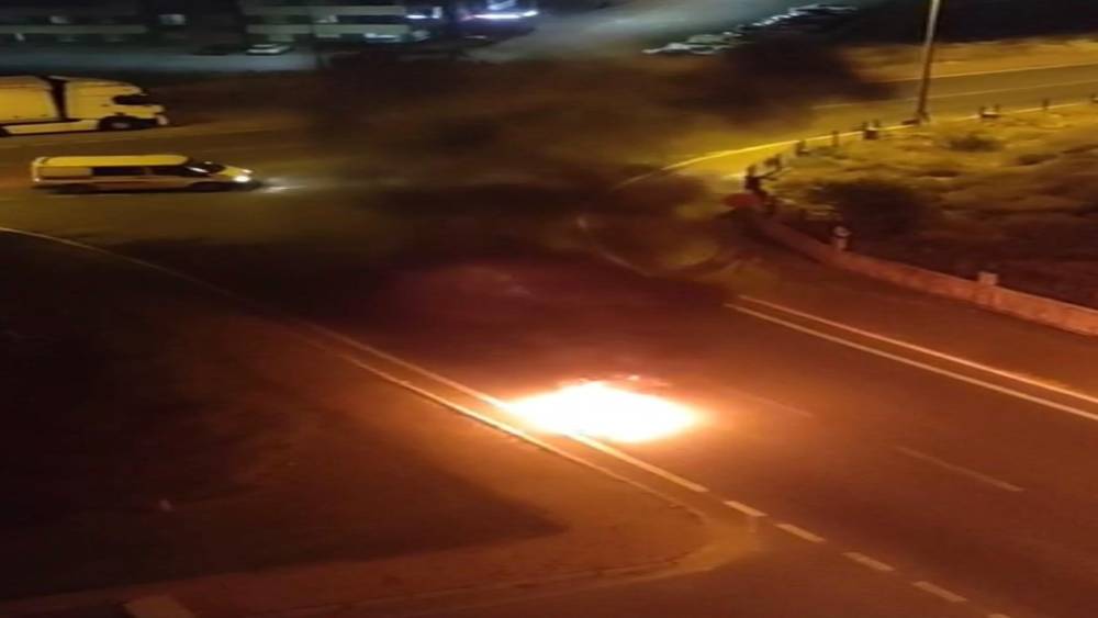 Seyir halindeki motosiklet alev alev yandı
