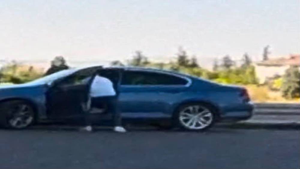 Eskişehir&rsquo;de otomobil i&ccedil;indeki kadını  "Aldattın" diyerek darp etti

