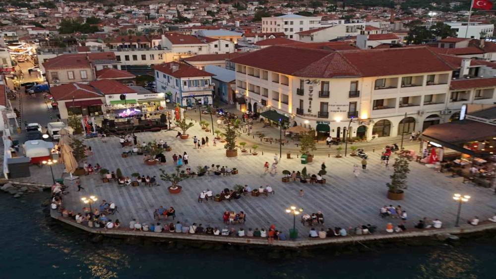 Ayvalık, tarihi G&uuml;mr&uuml;k Meydanı&rsquo;na kavuştu
