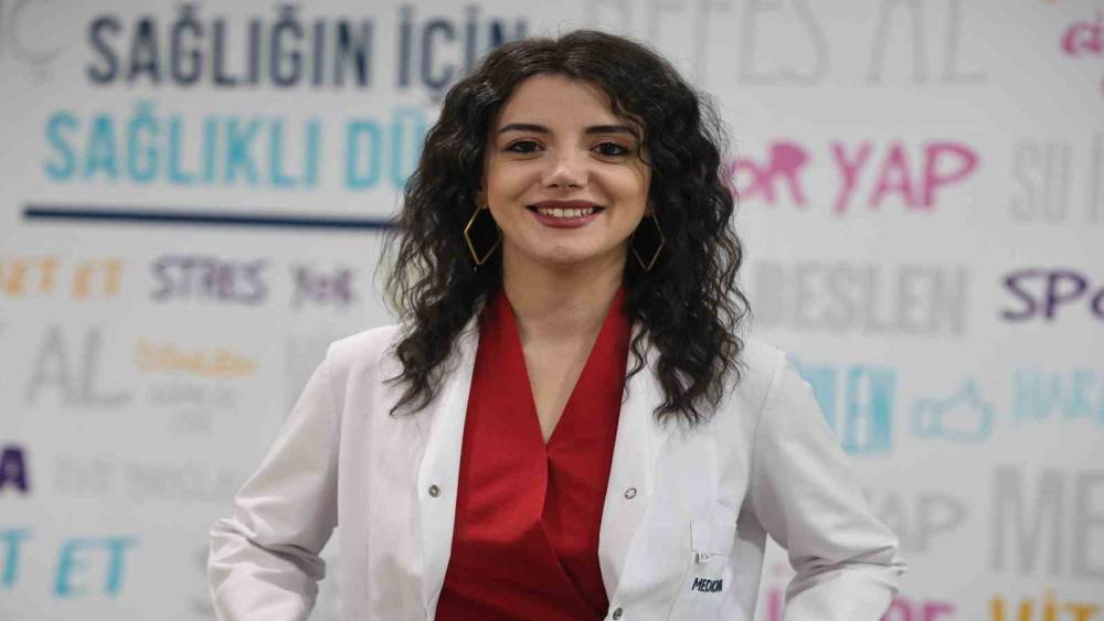 Yaz aylarında su t&uuml;ketimi, dengeli beslenme ve fiziksel aktivitelere dikkat
