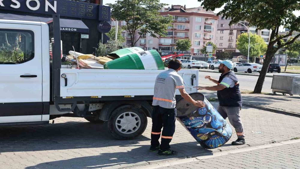 Nil&uuml;fer&rsquo;de kaldırımlar temizlendi
