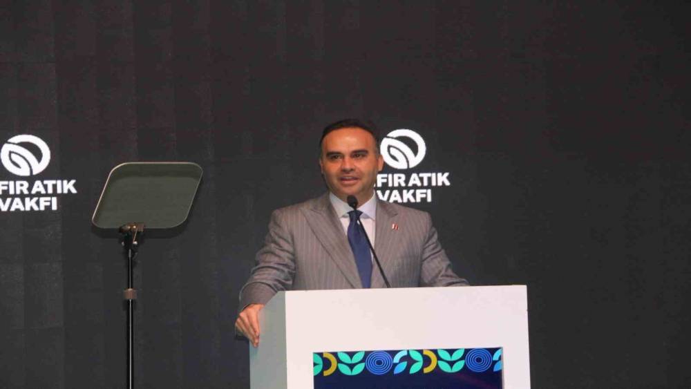 Bakan Kacır: "Sanayi devriminden bu yana yaklaşık 1,5 derece ısınan yerk&uuml;re, bug&uuml;n alarm veriyor"
