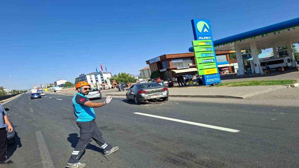 Bing&ouml;l&rsquo;de zincirleme kaza: 5 yaralı
