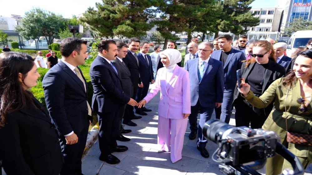 Aile ve Sosyal Hizmetler Bakanı G&ouml;ktaş Van&rsquo;da
