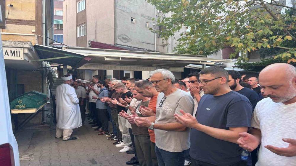 İznik G&ouml;l&uuml;&rsquo;ne d&uuml;şen gen&ccedil; hayatını kaybetti, g&ouml;zyaşlarıyla toprağa verildi
