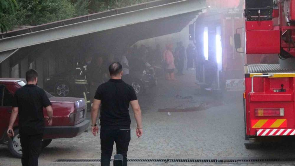 Erzurum Adliyesi&rsquo;nde yangın: 2 kişi dumandan etkilendi
