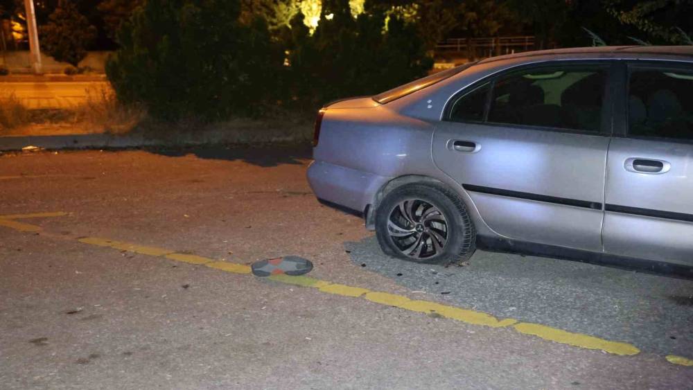 Polisin ş&uuml;phe &uuml;zerine durdurduğu ara&ccedil;tan cinayet ş&uuml;phelileri &ccedil;ıktı
