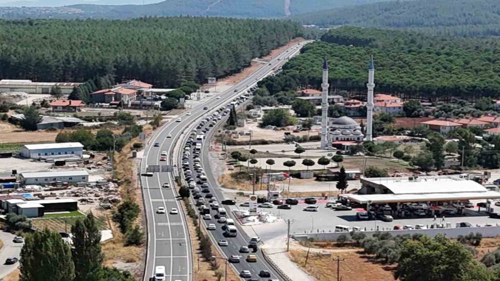 Muğla&rsquo;da zincirleme kaza sonrası karayolunda trafik tıkandı
