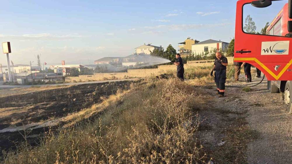 Van&rsquo;da &ouml;rt&uuml; &uuml;st&uuml; yangını
