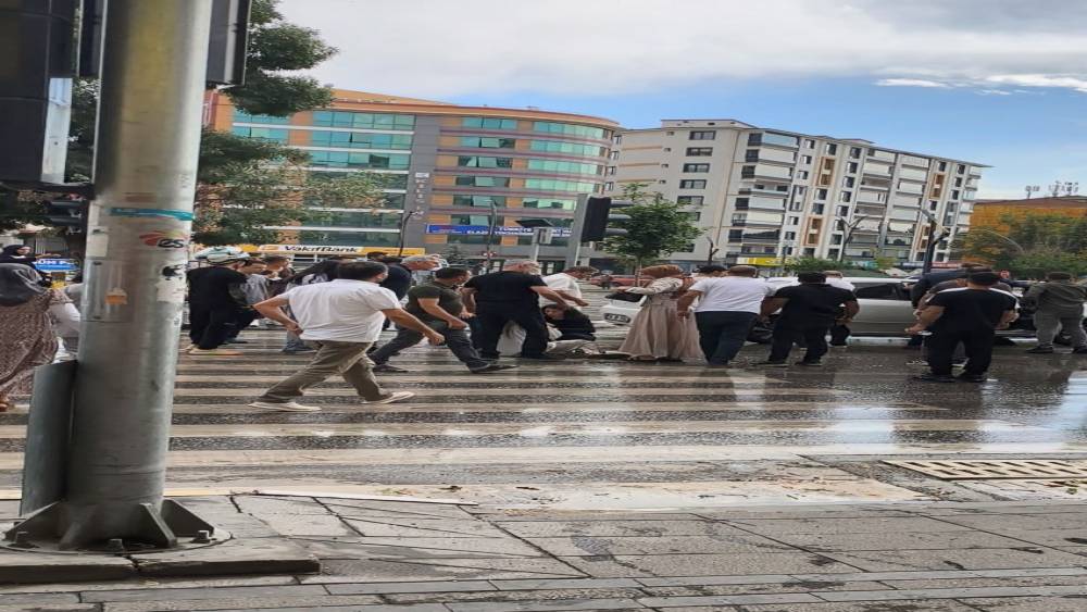 Elazığ&rsquo;da yayaya &ccedil;arpan s&uuml;r&uuml;c&uuml; olay yerinden ka&ccedil;tı
