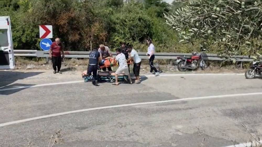 Osmaniye&rsquo;de motosiklet bariyere &ccedil;arptı: 2 yaralı
