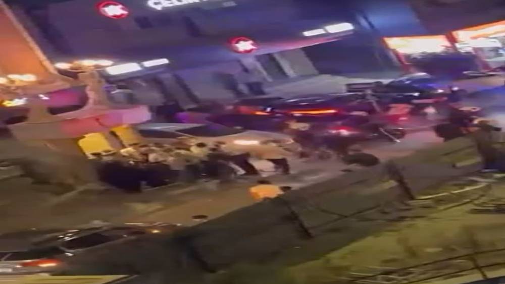 K&uuml;&ccedil;&uuml;k&ccedil;ekmece&rsquo;de d&uuml;ğ&uuml;nde &ccedil;ıkan kavga sokağa taştı
