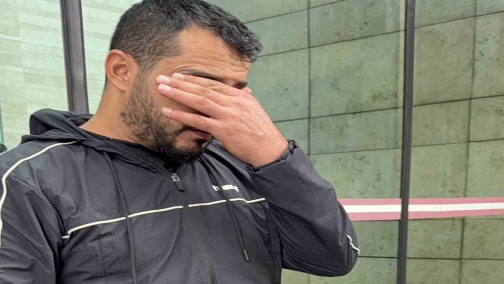 Ehliyet sınavında kopya d&uuml;zeneğiyle yakalandı
