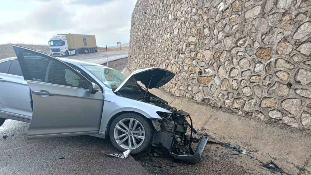 Kop dağı zirvesinde zincirleme kaza: 5 yaralı
