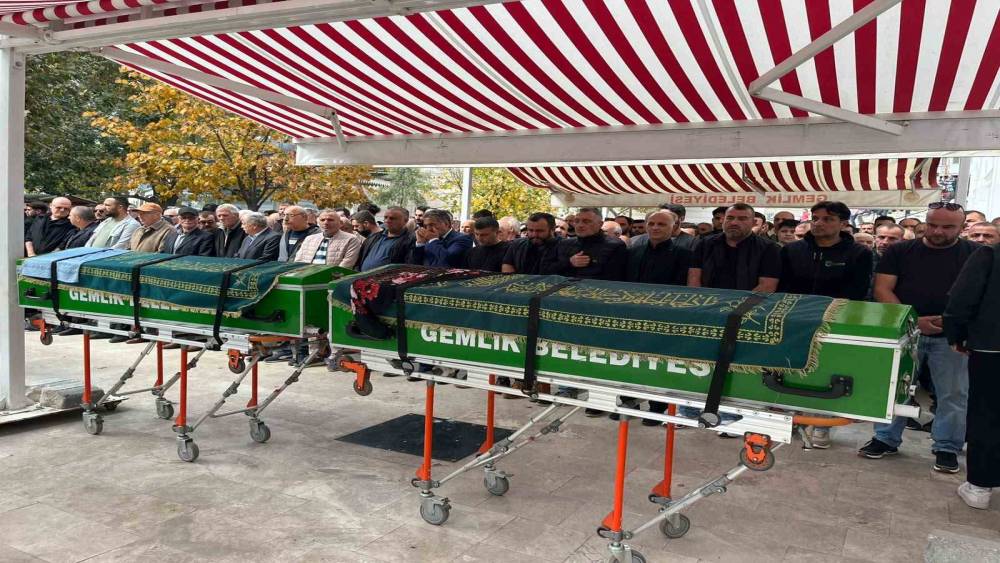 Gemlik&rsquo;te cinayet kurbanı &ccedil;ift toprağa verildi
