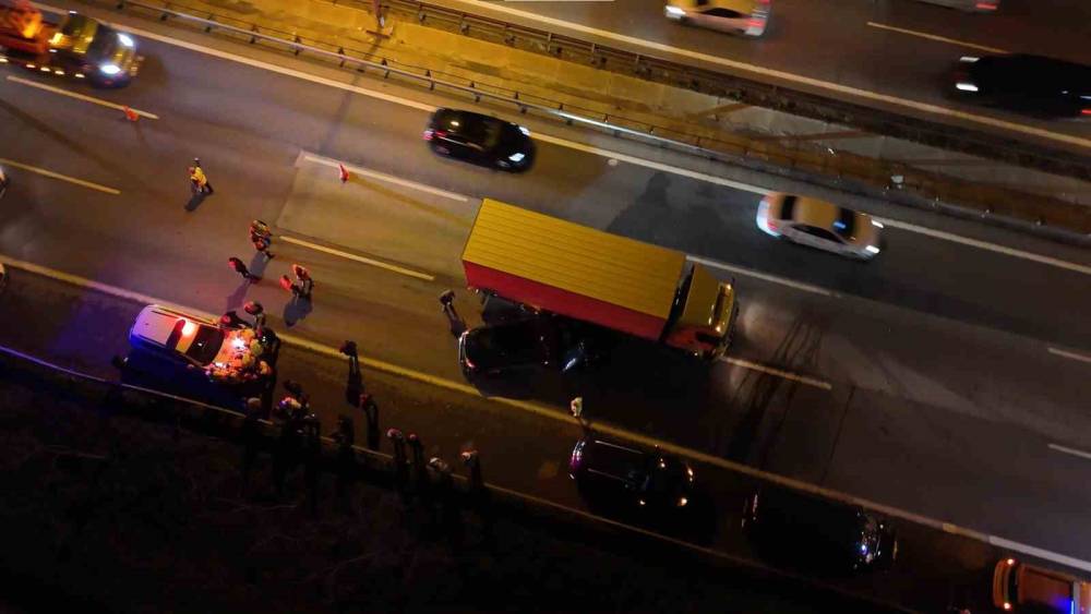 TEM’de kaçan sürücünün neden olduğu zincirleme kaza: 2 yaralı
