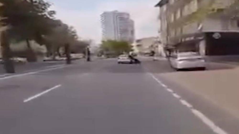 Hatalı şerit değiştirdi, motosiklet sürücüsünü düşürdü: 1 gözaltı
