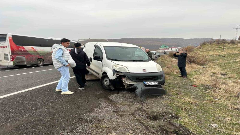Bingöl trafik kazası: 2 yaralı
