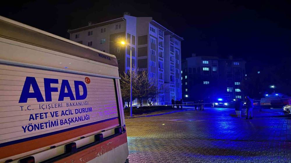 Apartmanda b&ouml;cek ila&ccedil;laması zehirlenmeye yol a&ccedil;tı: 11 kişi hastanelik oldu
