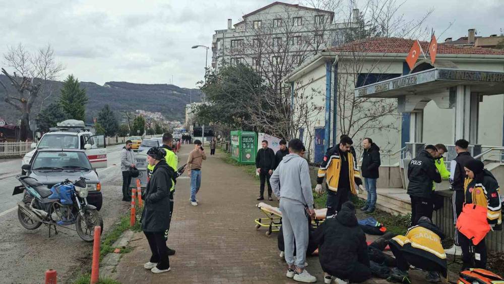 Kastamonu&rsquo;da motosiklet ile otomobil &ccedil;arpıştı: 2 yaralı
