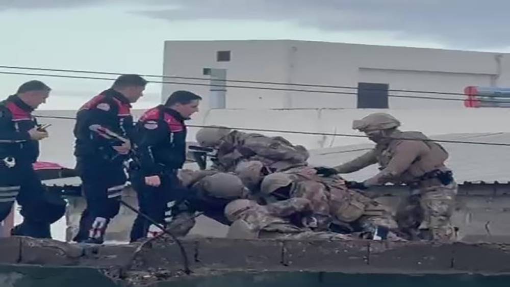 Eski &ccedil;alıştığı iş yerini basıp 4 kişiyi vuran şahıs &ccedil;atıda yakalandı
