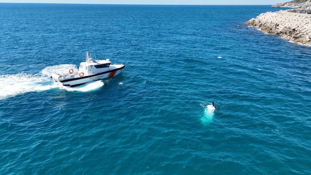 Antalya&rsquo;da balık&ccedil;ı teknesi battı: 3 kişi son anda denize atlayarak kurtuldu

