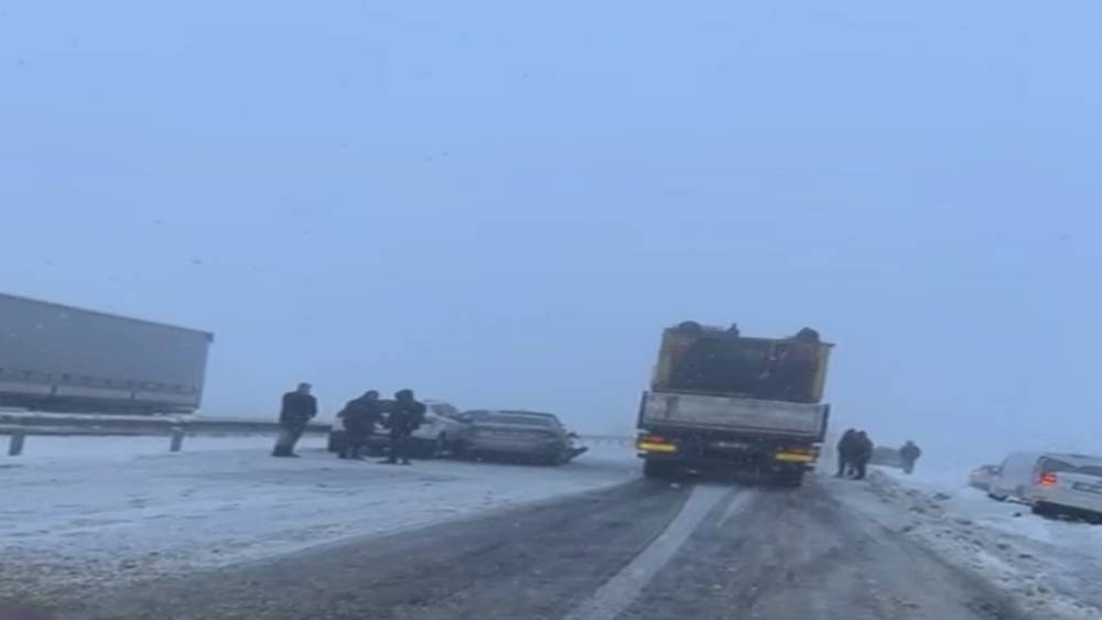 Diyarbakır&rsquo;da 10 ara&ccedil;lı zincirleme kaza
