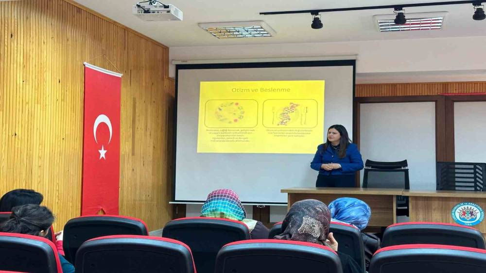 Hitit &Uuml;niversitesi Bilim Kafe&rsquo;de otizm ve beslenme konuşuldu
