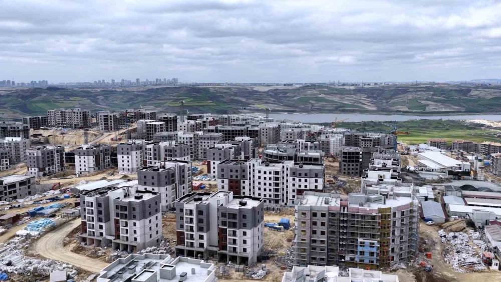 Bakan Kurum, Sazlıbosna&rsquo;daki &lsquo;İlk Evim&rsquo; Projesi&rsquo; konutlarını paylaştı
