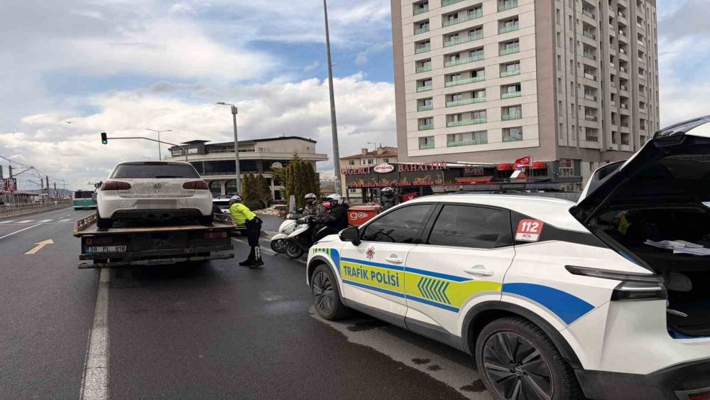 M&uuml;rekkep balığı egzozlu ara&ccedil; s&uuml;r&uuml;c&uuml;s&uuml;ne ceza
