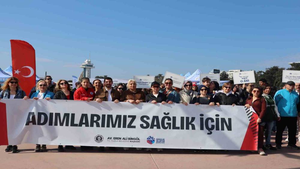Tuzla&rsquo;da D&uuml;nya Sağlık Haftası&rsquo;na &ouml;zel hareketli kutlama: Vatandaşlar hep beraber spor yaptı
