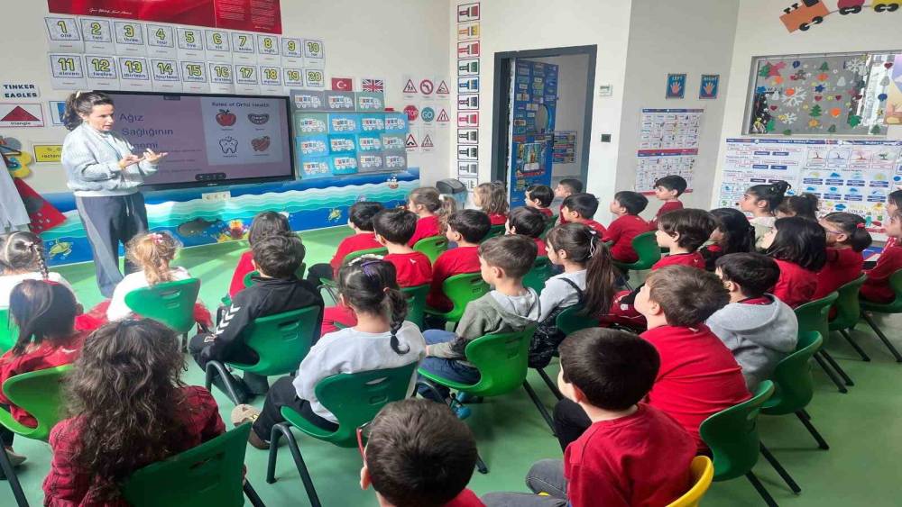 Diyarbakır&rsquo;da &ouml;ğrencilere ağız ve diş sağlığı taraması: 3 ayda 4 bin 456 &ouml;ğrenciye ulaşıldı
