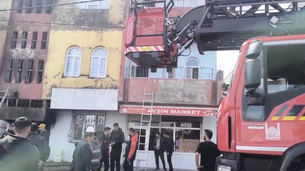 Mardin&rsquo;de m&uuml;stakil evde &ccedil;ıkan yangında 4 kişi dumandan etkilendi
