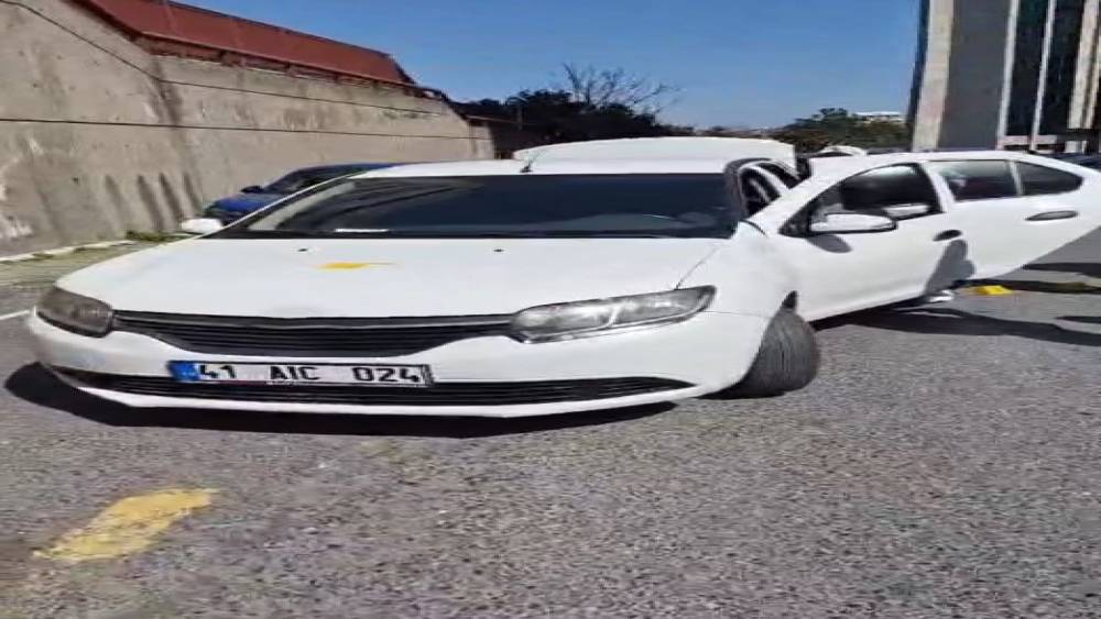 Ter&ouml;ristlerin kiraladığı otomobil polis ekipleri tarafından inceleniyor
