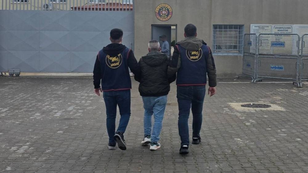 Hırsızlık su&ccedil;undan kesinleşmiş cezayla aranan şahıs yakalandı
