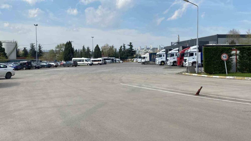 Lastik fabrikasında makineye sıkışan iş&ccedil;i hayatını kaybetti
