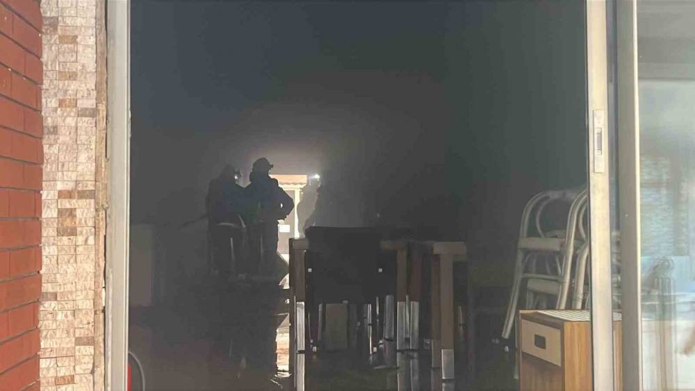 Alanya&rsquo;da tadilattaki otelde &ccedil;ıkan yangın korkuttu
