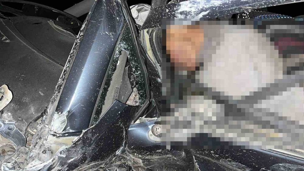 G&uuml;ny&uuml;z&uuml; Kaymakamı trafik kazası ge&ccedil;irdi: 1 &ouml;l&uuml;, 2 yaralı
