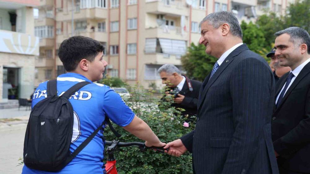 Vali Yavuz, Kozan&rsquo;da vatandaşlarla bir araya geldi
