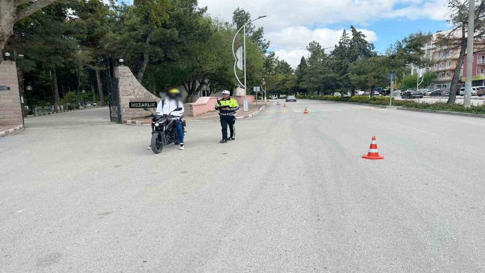 Burdur&rsquo;da 383 ara&ccedil; ve s&uuml;r&uuml;c&uuml;s&uuml; kontrol edildi
