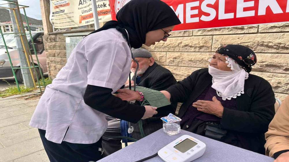 Maarifin kalbinde marifetli gen&ccedil;lik tansiyon &ouml;l&ccedil;t&uuml;

