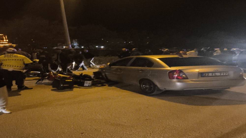 Keşan&rsquo;da otomobil ile &ccedil;arpışan motosiklette 2 kişi yaralandı
