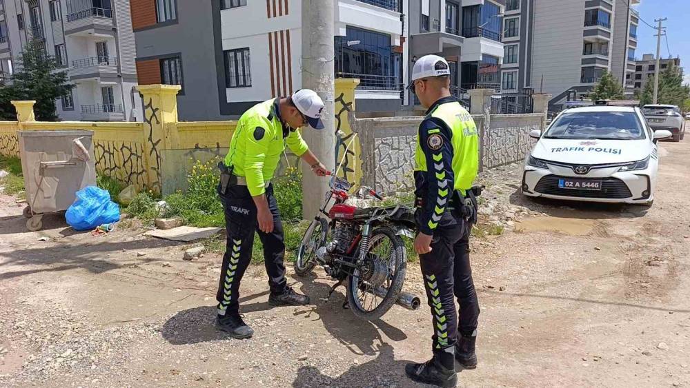 Polisten ka&ccedil;an motosiklet s&uuml;r&uuml;c&uuml;s&uuml;ne rekor ceza
