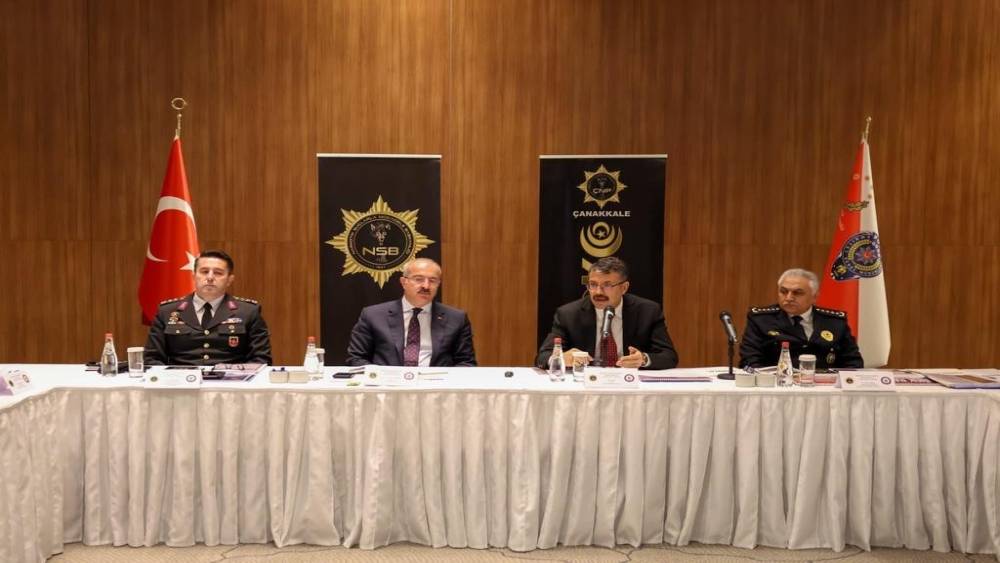 &Ccedil;anakkale&rsquo;de Bakan Yardımcısı &Ccedil;elik&rsquo;in katılımıyla narkotik su&ccedil;larla m&uuml;cadele değerlendirmesi yapıldı
