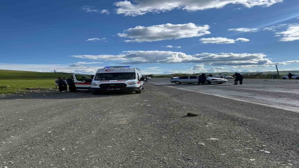 Elazığ&rsquo;da trafik kazası: 3 yaralı
